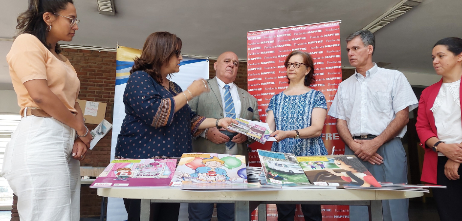 UNASEV hace entrega de material didáctico en UTU de Paso de la Arena UNASEV hace entrega de material didáctico en UTU de Paso de la Arena