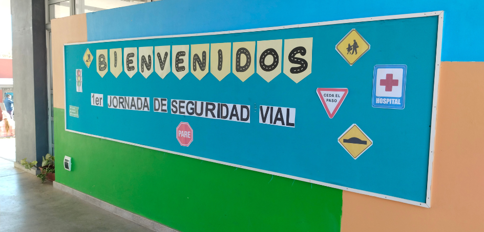 Cartelera de bienvenida en Escuela de tiempo completo 122 de Caraguatá Cartelera de bienvenida en Escuela de tiempo completo 122 de Caraguatá