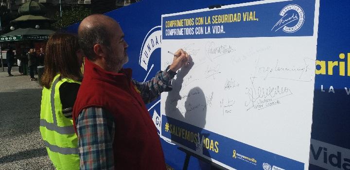 Dr Fernando Machado, Jefe de Emergencias del Clínicas, adhiriendo al compromiso Dr Fernando Machado, Jefe de Emergencias del Clínicas, adhiriendo al compromiso