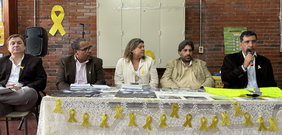Mesa de autoridades en el Instituto de Formación Docente