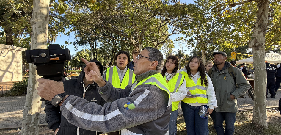 Dirrectiva de Unasev asiste a Feria de Seguridad Vial en la Plaza Artigas de Fray Bentos Dirrectiva de Unasev asiste a Feria de Seguridad Vial en la Plaza Artigas de Fray Bentos