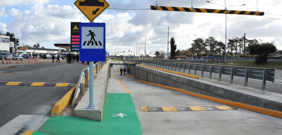 Acceso a túneles subterráneos en kilómetrto 36 de Ruta Interbalnearia Acceso a túneles subterráneos en kilómetrto 36 de Ruta Interbalnearia