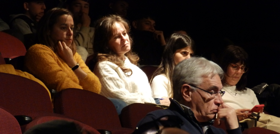 Estudiantes liceo 58 y UTU durante conversatorio en Municipio F_2