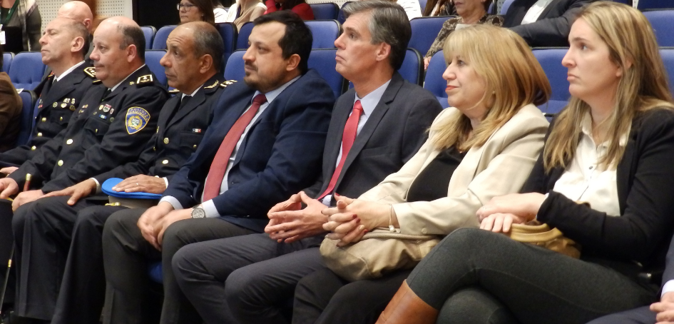 Representantes de instituciones presentes Representantes de instituciones presentes