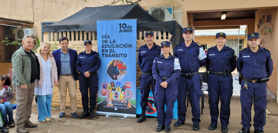 Autoridades de la Junta Departamental, la División Tránsito, Policía Comunitaria y Educación Autoridades de la Junta Departamental, la División Tránsito, Policía Comunitaria y Educación