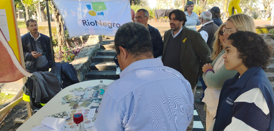 Jerarcas de Unasev recorriendo los estands del evento Jerarcas de Unasev recorriendo los estands del evento