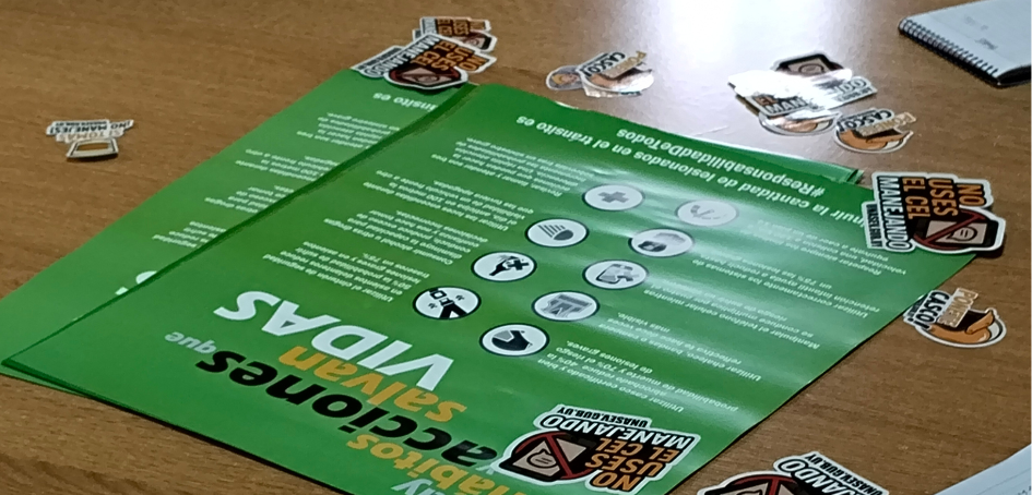 Afiche y stickers, material de propaganda de seguridad vial Afiche y stickers, material de propaganda de seguridad vial
