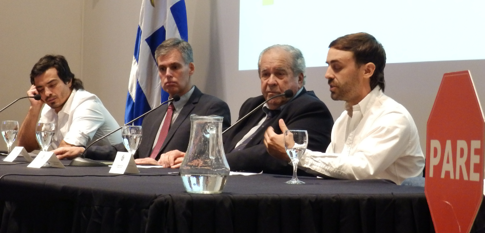 Representante de Estación Viva haciendo uso de la palabra