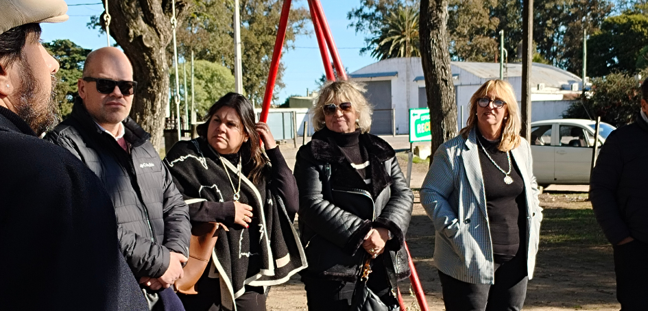 Marcelo Metediera en uso de la para en reunión frente a Ciclovía Jorge Batlle en Flores Marcelo Metediera en uso de la para en reunión frente a Ciclovía Jorge Batlle en Flores