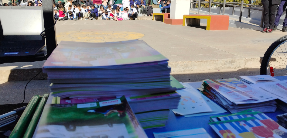 Vista parcial de regalos a sortear en el patio de la Escuela 122 de tiempo completo de Caraguatá Vista parcial de regalos a sortear en el patio de la Escuela 122 de tiempo completo de Caraguatá