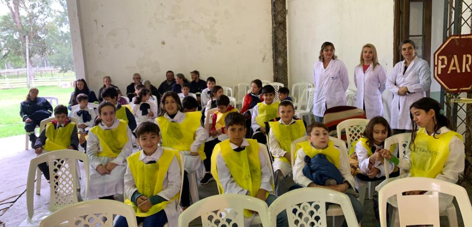 Escolares en actividad Mayo Amarillo en Villa Sara / Treinta y Tres Escolares en actividad Mayo Amarillo en Villa Sara / Treinta y Tres