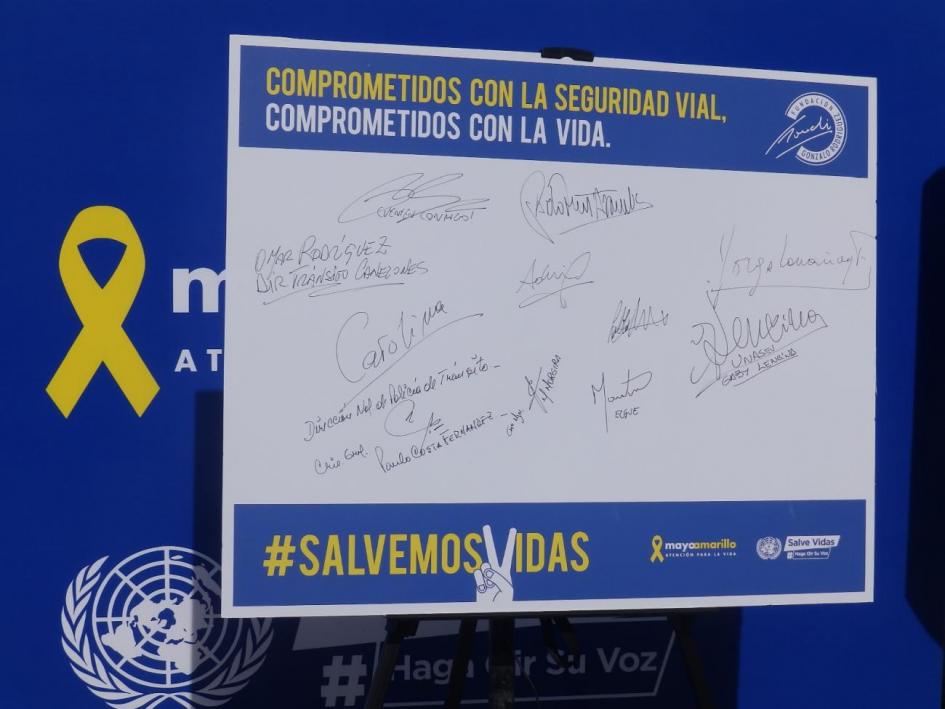 Firmas de las Autoridades sobre el Compromiso asumido