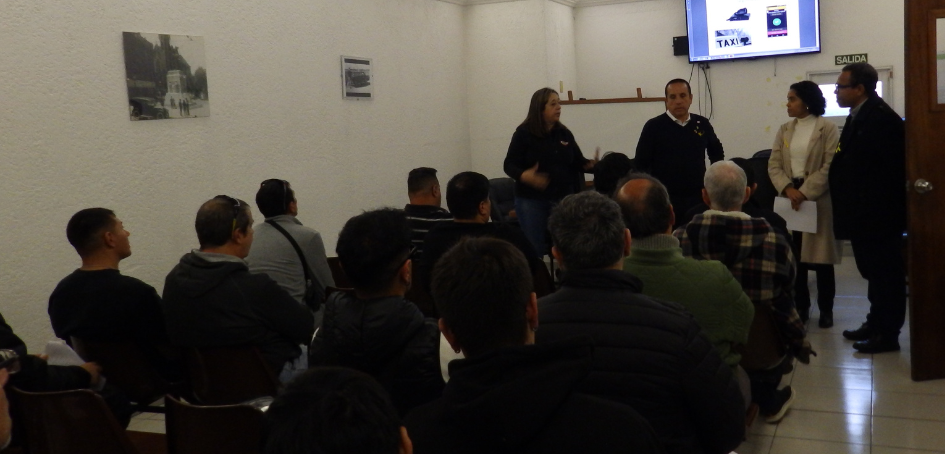 Aula de formación de aspirantes a conductor de taxi