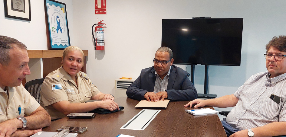 Los equipos de Educación de DNPC y Unasev reunidos, con la presencia del Director Aníbal Pintos Los equipos de Educación de DNPC y Unasev reunidos, con la presencia del Director Aníbal Pintos
