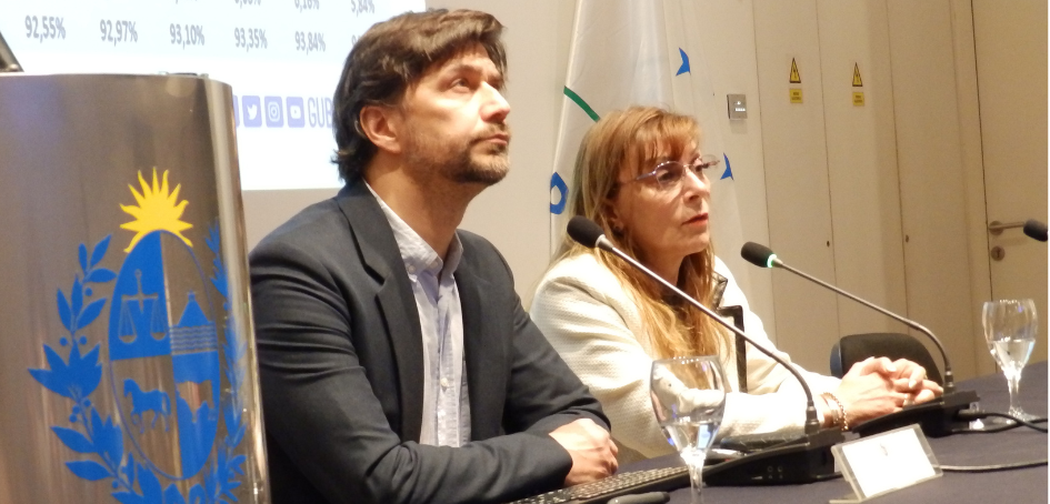 Lic. Psic. Daniel Ventura y Dra. Gabriela Cordone durante sus exposiciones Lic. Psic. Daniel Ventura y Dra. Gabriela Cordone durante sus exposiciones