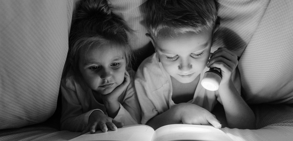 Niños leyendo Niños leyendo