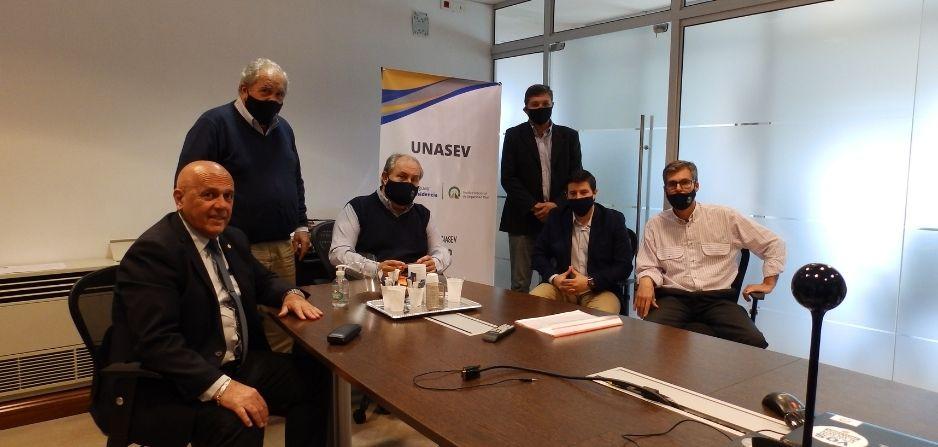 Autoridades de IMPO y UNASEV reunidas en Torre Ejecutiva Autoridades de IMPO y UNASEV reunidas en Torre Ejecutiva