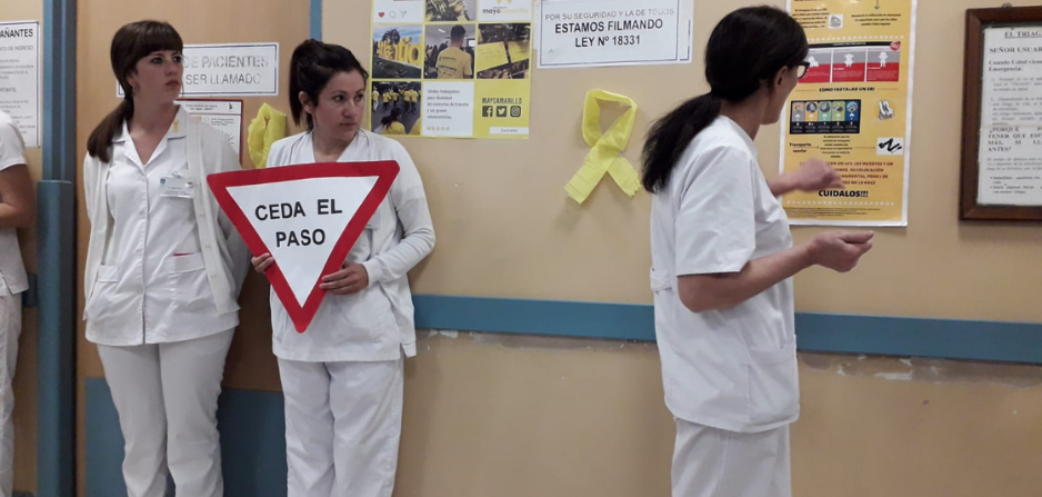 Personal de enfermería realiza intervención sobre Mayo Amarillo de cara a los pacientes (2019)