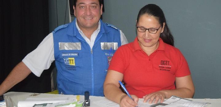 Funcionarios de la DGTT evaluando pruebas teóricas