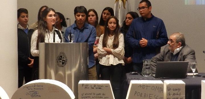 Estudiantes dejando sus impresiones sobre los Cuentos Estudiantes dejando sus impresiones sobre los Cuentos