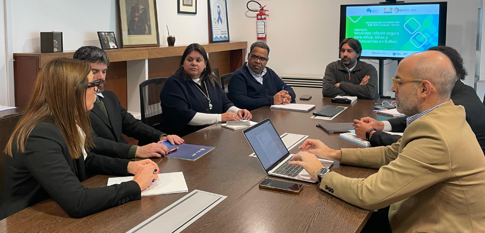 Autoridades de Unasev reciben a Fundación Gonzalo Rodríguez, AUCI y representante de Bolivia Autoridades de Unasev reciben a Fundación Gonzalo Rodríguez, AUCI y representante de Bolivia
