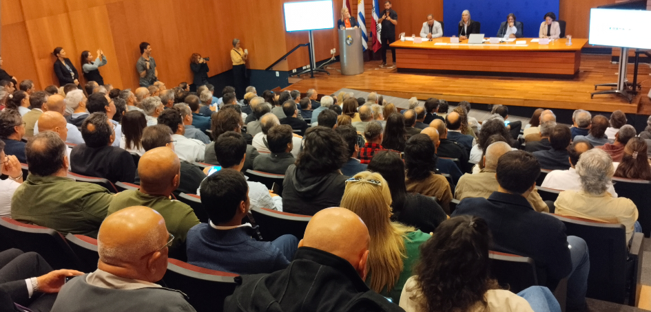 Vista parcial del auditorio Vista parcial del auditorio
