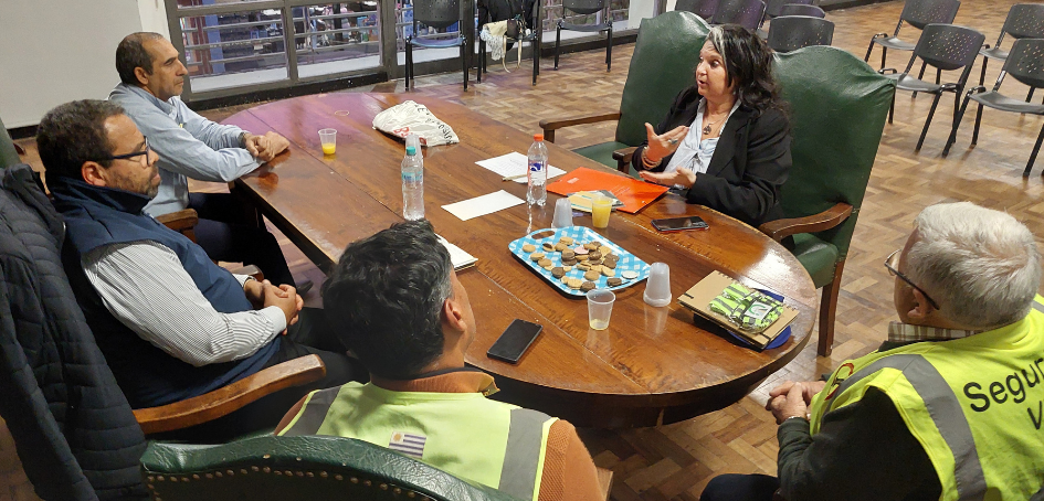 Director Aníbal Pintos e Ileana Poloni en reunión con ULOSEVs del norte del país Director Aníbal Pintos e Ileana Poloni en reunión con ULOSEVs del norte del país