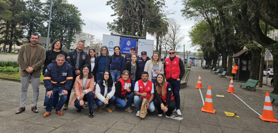 El equipo de la ULOSEV de Flores posa en una pausa de la actividad informativa El equipo de la ULOSEV de Flores posa en una pausa de la actividad informativa