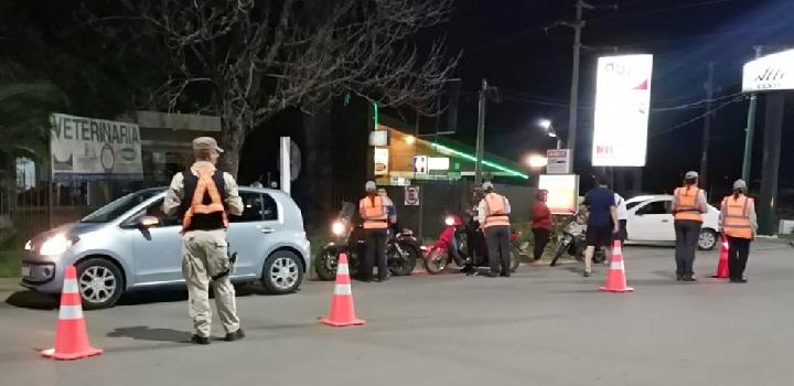 Operaivo de control de tránsito nocturno