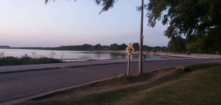 Rambla costanera de Juan Lacaze desierta