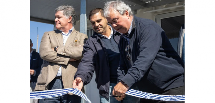 Ministro del Interior Luis A. Heber cortando cinta (foto Comunicación Presidencia)