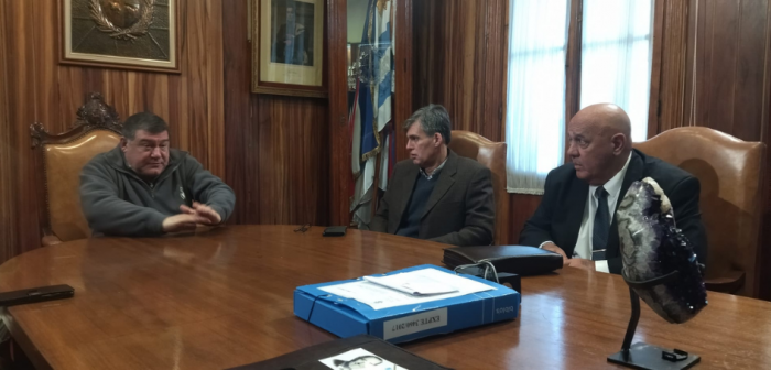 Autoridades de la Intendencia de Artigas y UNASEV reunidas Autoridades de la Intendencia de Artigas y UNASEV reunidas
