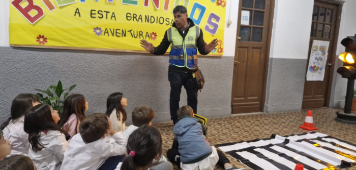 Alumnos de 3ro y 4to año Escuela N° 3 se suman a Mayo Amarillo Alumnos de 3ro y 4to año Escuela N° 3 se suman a Mayo Amarillo