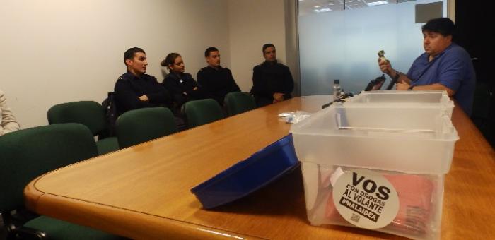 Instrucción en control de drogas a efectivos policiales Instrucción en control de drogas a efectivos policiales