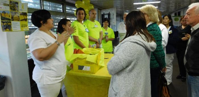 En la estación Proteger explicando