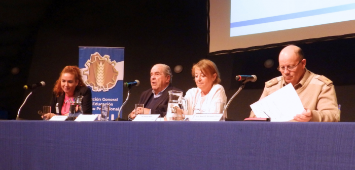 Mesa para analizar Desafíos de la Seguridad Vial En la mesa de izquierda a derecha Verónica Curbelo, Jorge Alfaro, Adriana Varela, Alessander Tironi