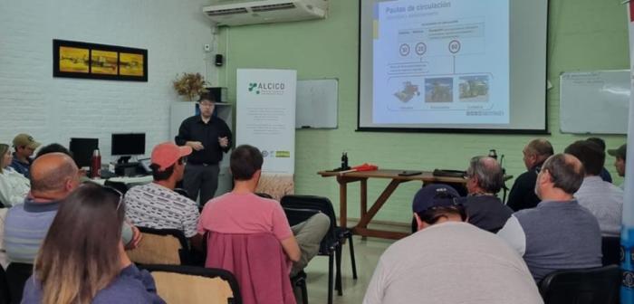 Lic. Lauro Paulette en dictado de Curso para Custodias y Banderilleros (Colonia)