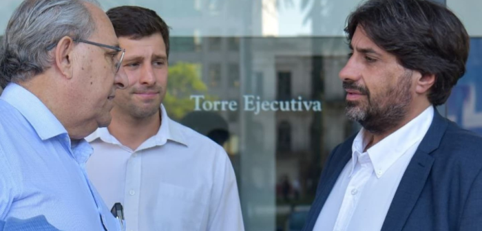 En primer plano, el Esc. Alejandro Draper y Marcelo Metediera