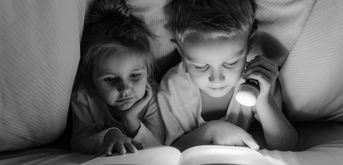 Niños leyendo