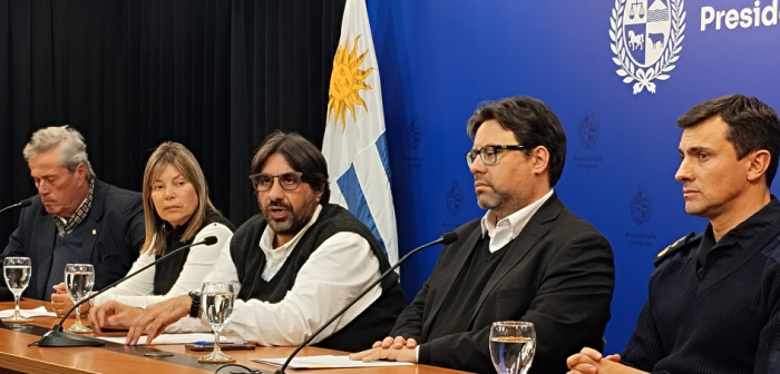 Marcelo Metediera haciendo uso de la palabra en la conferencia de prensa Marcelo Metediera haciendo uso de la palabra en la conferencia de prensa