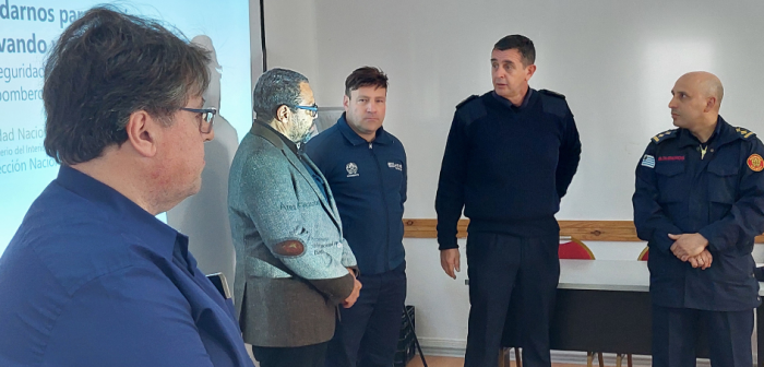 Lic. Paulete, Aníbal Pintos y Subdirector de Bomberos Comisario Mayor José Walter Ribeiro Lic. Paulete, Aníbal Pintos y Subdirector de Bomberos Comisario Mayor José Walter Ribeiro