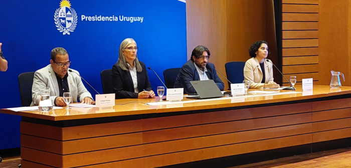 Director Aníbal Pintos acompañado de Ministra de Transporte y Obras Públicas, Lucía Etcheverry