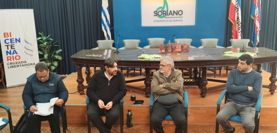 De izquierda a derecha: Aníbal Pintos, Marcelo Metediera, Intendente de Soriano Ruben Valentín