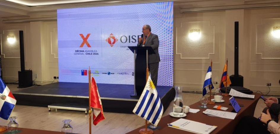 Esc. Alejandro Draper exponiendo durante la X Asamblea General de OISEVI