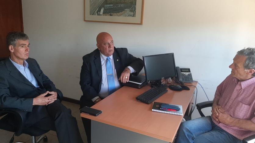 Directores Mauricio Viera y Carlos Manzor con Alcalde del Municipio A