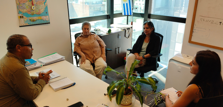 Aníbal Pintos recibe a Mónica Pérez y Gabriela Serna del departamento de Florida