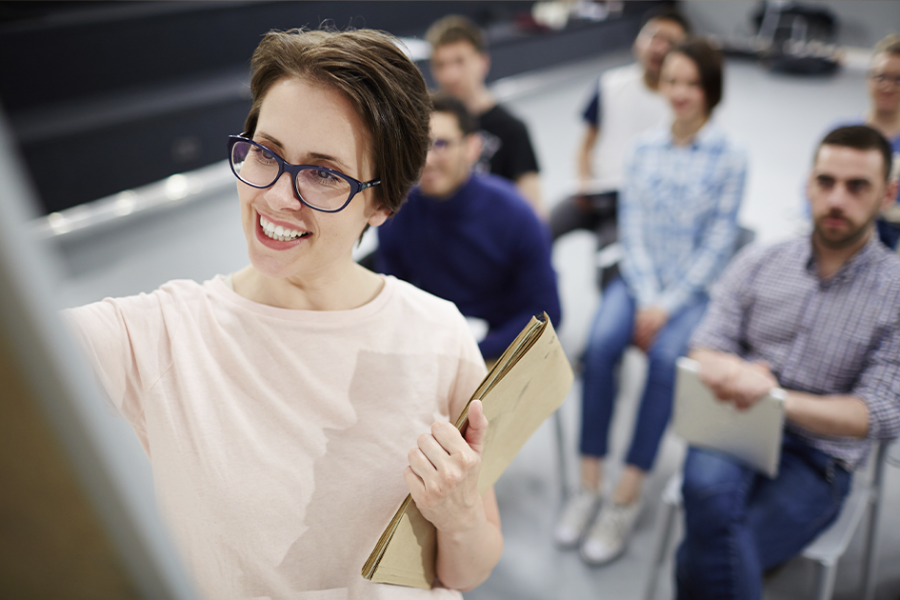 Personas durante una instancia de aprendizaje.