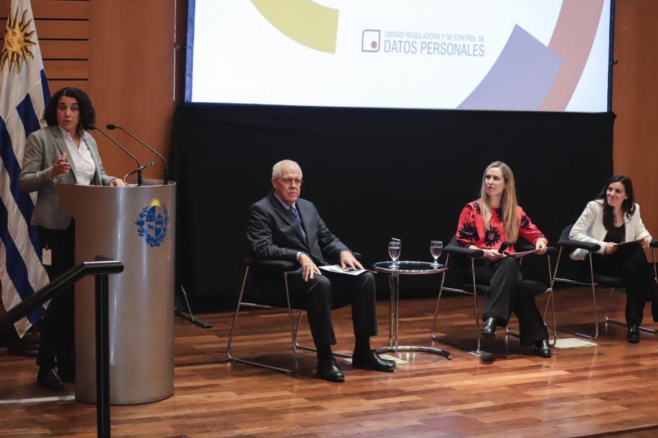 Cecilia Montaña, Gustavo Fischer, Sofía Anza y María José Palomeque durante su exposición.