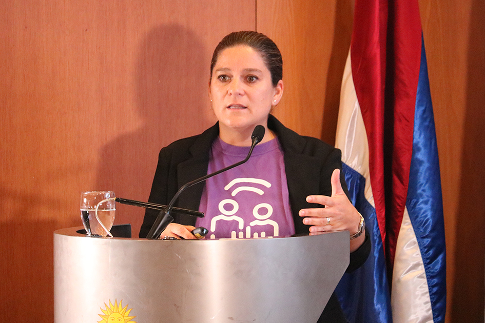 Matilde Casabó Coordinadora de Ciudadanía Digital presentando la Competencia Digital