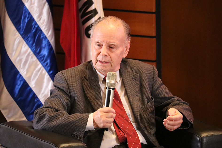 Felipe Rotondo, miembro del Consejo Ejecutivo de la URCDP en el panel de apertura